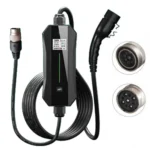 ford-mode-2-mobile-ladekabel-mit-mehreren-steckern Foto des Multiadapters und des LED-Bildschirms