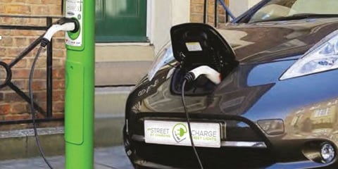 Trial of Smart Street Lamps To Improve EV Charging
